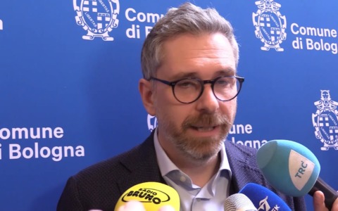 Il sindaco Matteo Lepore vola in America e Fratelli d’Italia annuncia esposto