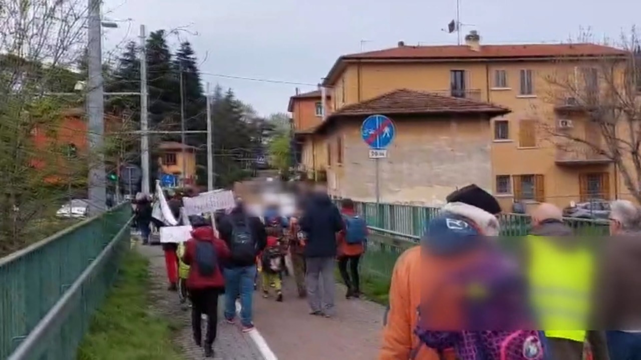 San Ruffillo: tutti a piedi a scuola per chiedere più sicurezza per i pedoni in via Toscana