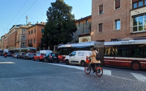 Cambio di assetto nel cantiere del tram, traffico in tilt in Sant’Isaia e Piazza Malpighi