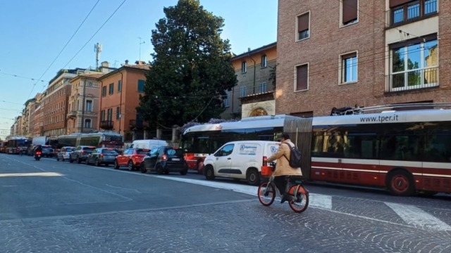 Cambio di assetto nel cantiere del tram, traffico in tilt in Sant’Isaia e Piazza Malpighi