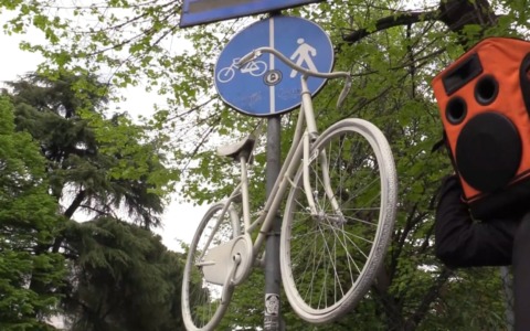 Una nuova bici bianca a Bologna per ricordare la morte di Viola