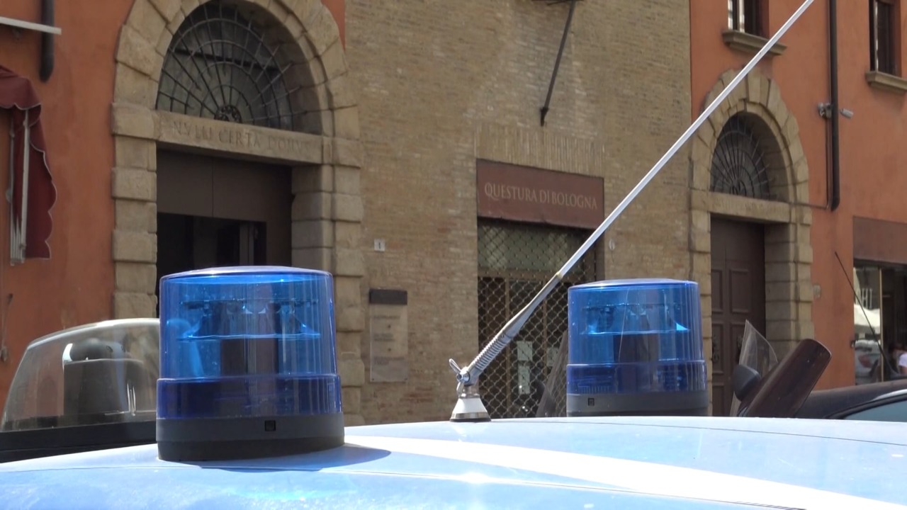 Scambio di droga in via Benedetto Marcello, la polizia arresta un 21enne