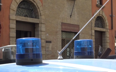 Scambio di droga in via Benedetto Marcello, la polizia arresta un 21enne