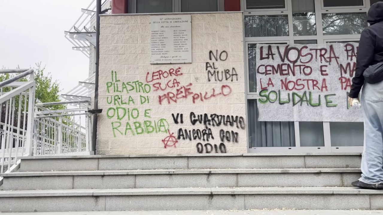 Corteo Mubasta, imbrattata la sede del quartiere San Donato