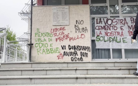 Corteo Mubasta, imbrattata la sede del quartiere San Donato
