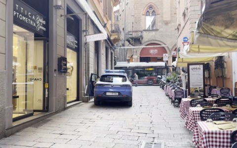 Tentano una rapina in via Clavature, ma le vittime sono un agente e un finanziere fuori servizio