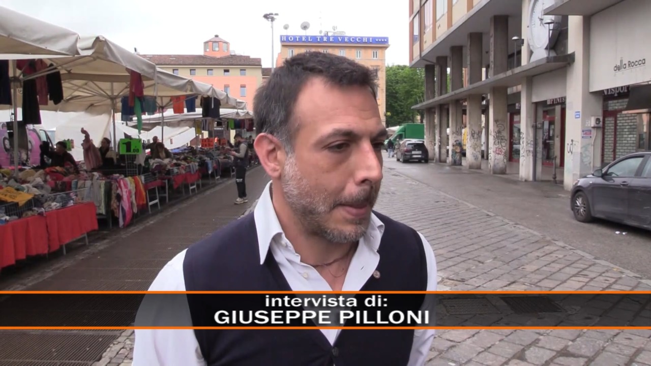 “Accerchiato e minacciato, mi hanno strappato il cellulare in via Amendola, a Bologna ci sono zone franche”