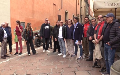 Siamo nella…Cittadini ostaggio di una banda di spacciatori-defecatori