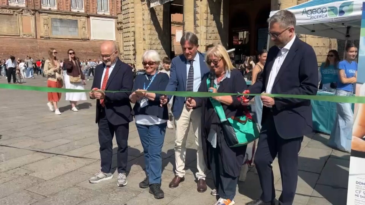 In piazza Maggiore  la campagna di raccolta fondi di Ageop ricerca
