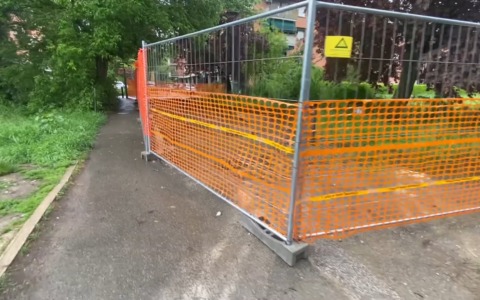 Manca il collegamento tra via Erbosa e via Martiri di Monte Sole, l’appello dei residenti: “Aprite la strada”