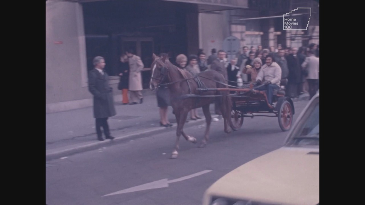 Torna l’ombra dell’austerity: Bologna senza benzina, in bici e a cavallo nei film di famiglia negli anni ’70