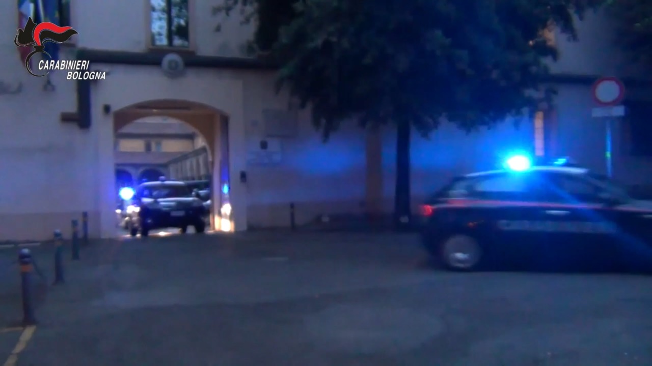 Presa a pugni da un un aggressore in passamontagna