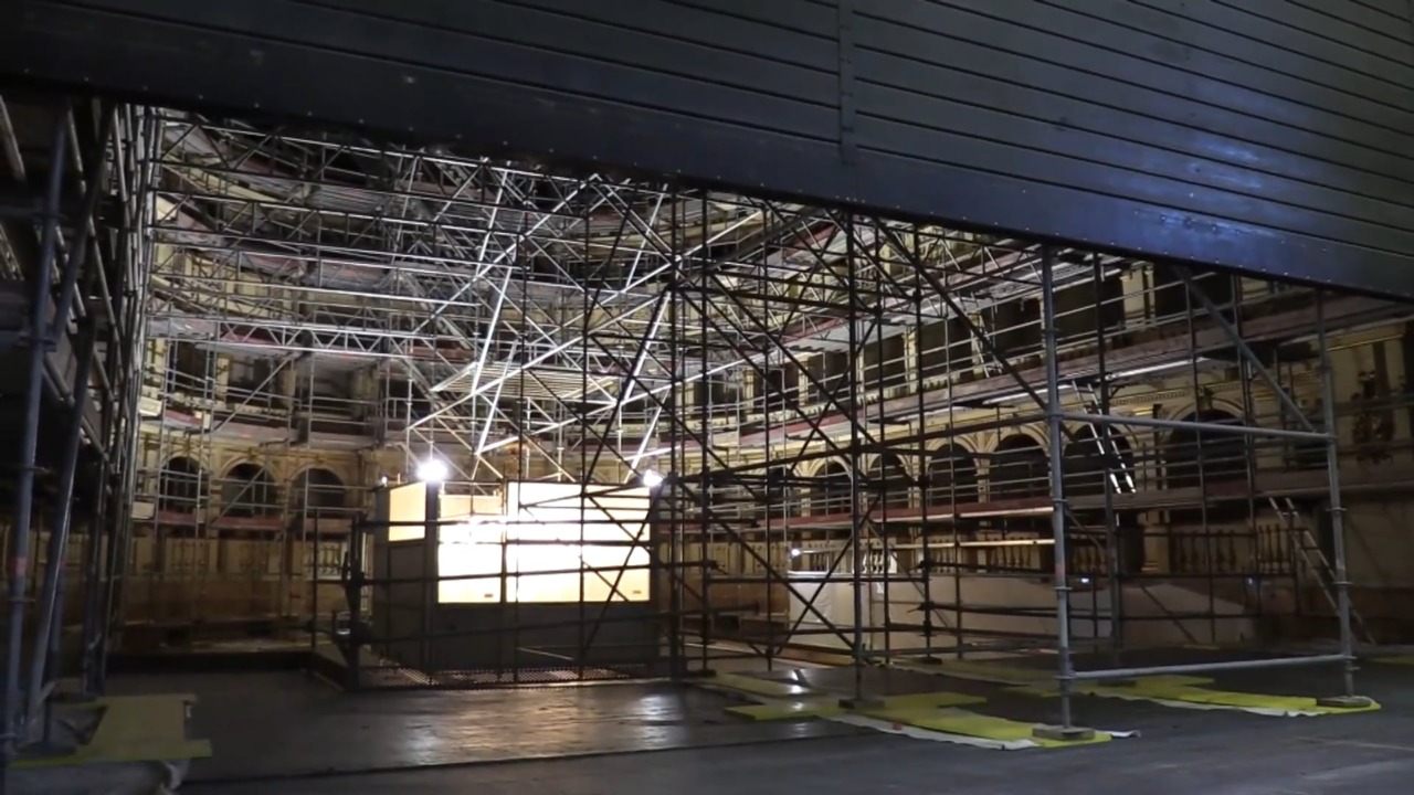 Il bacio teatrale di San Valentino: ecco le immagini del nuovo comunale