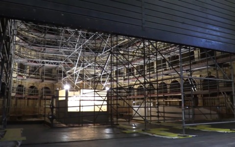 Il bacio teatrale di San Valentino: ecco le immagini del nuovo comunale