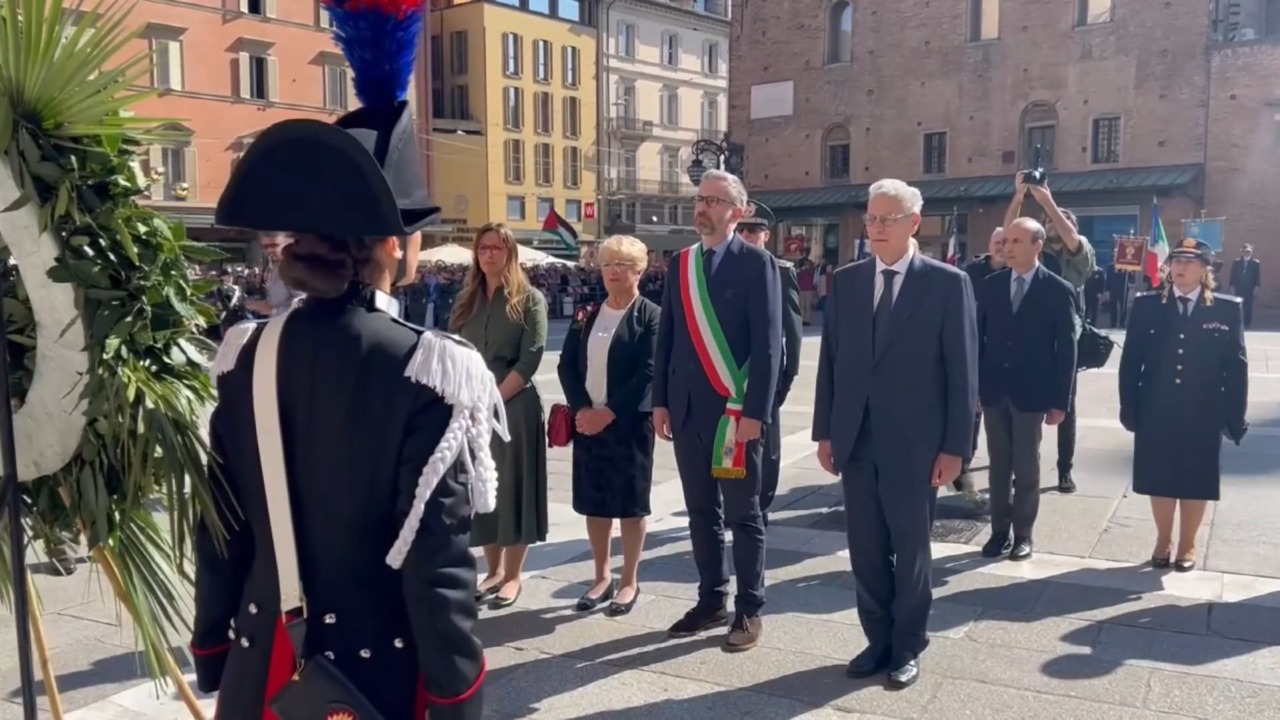 25 Aprile: la cerimonia in Piazza Nettuno, Lepore cita Gaza ma viene lo stesso contestato