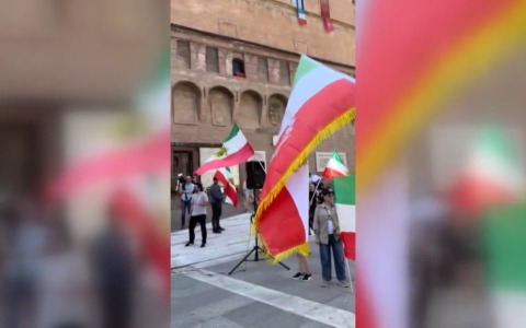 Manifestazione iraniana in piazza Nettuno, minacce di gruppi di islamici