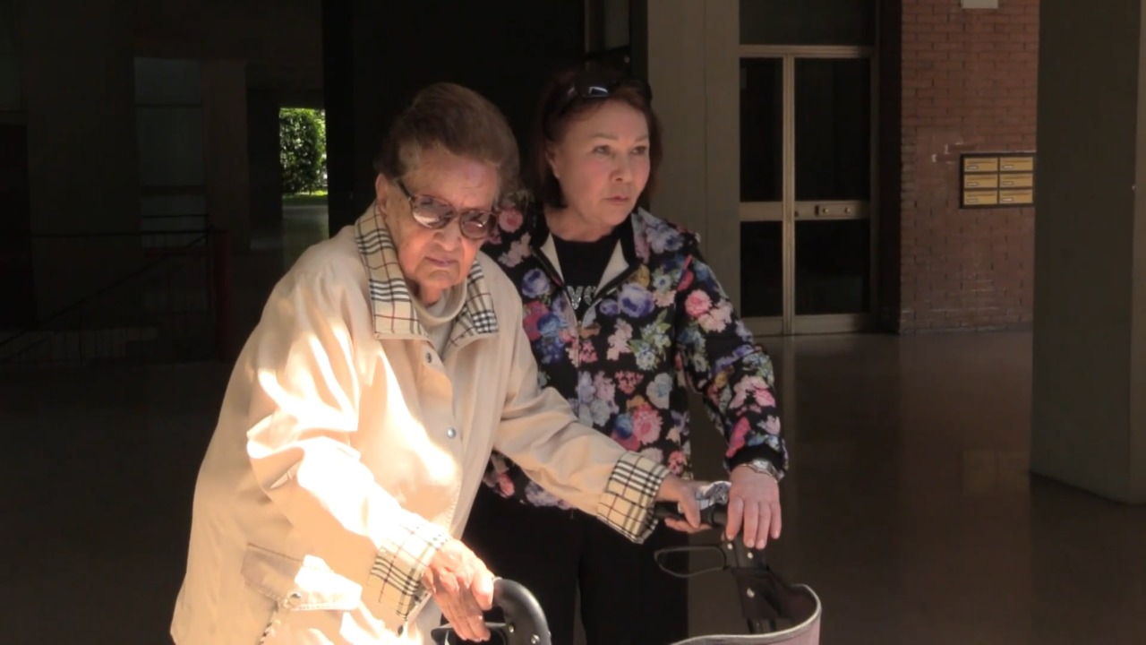 Badante ucraina multata dai controllori. “Sono stati aggressivi, mi hanno costretto a pagare sull’autobus”