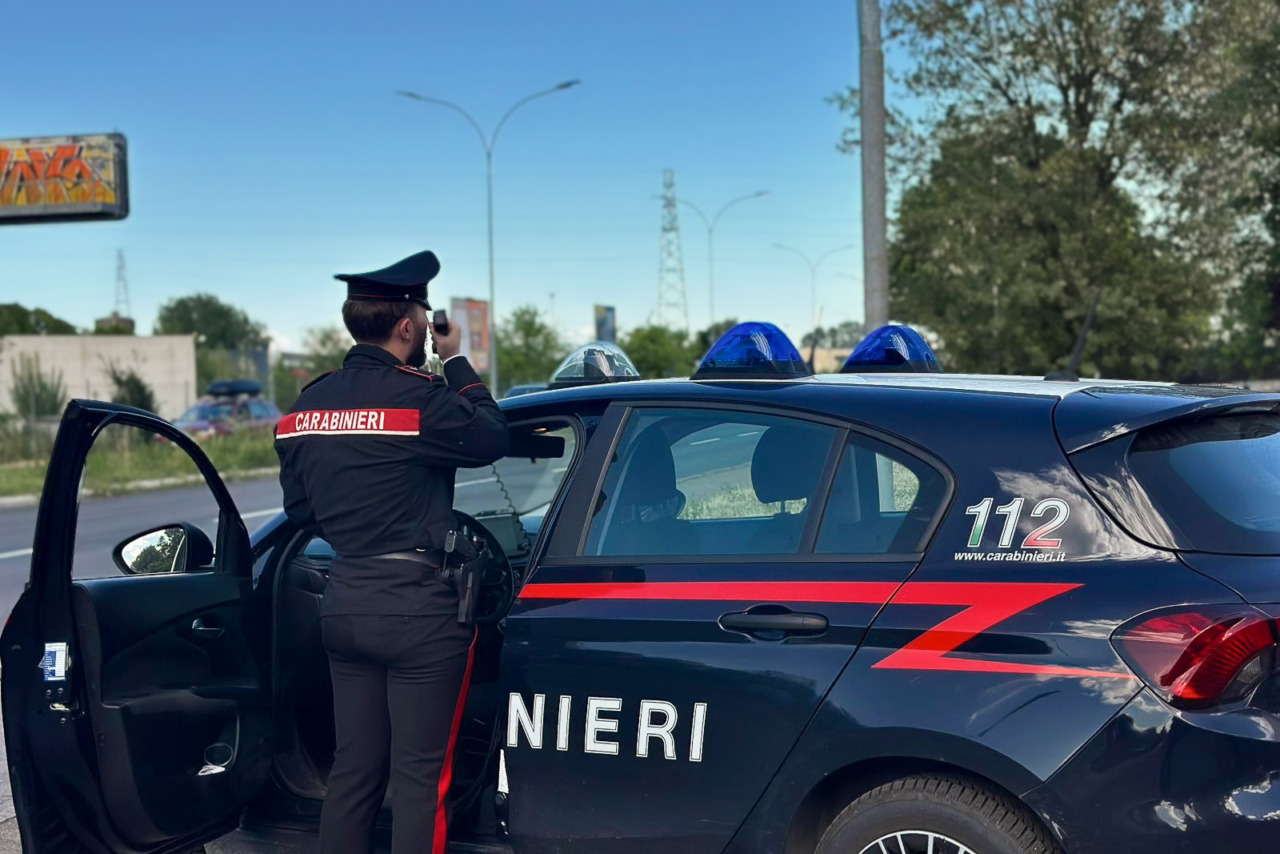 Furti in una azienda a Bologna: i carabinieri arrestano due uomini