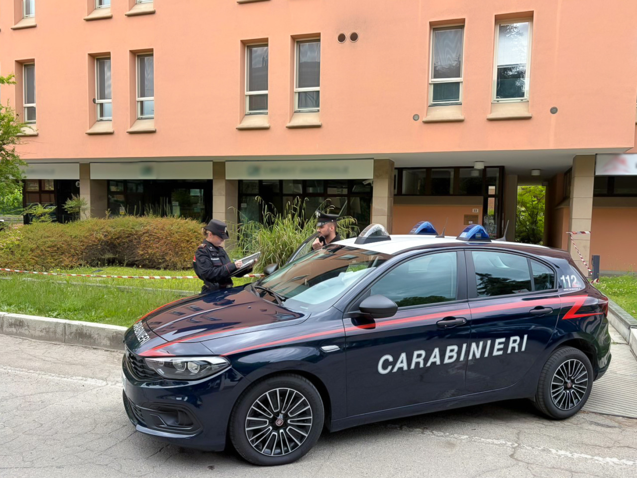 Assalto esplosivo in banca a Castel San Pietro Terme: ladri in fuga con il denaro