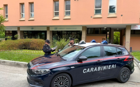 Assalto esplosivo in banca a Castel San Pietro Terme: ladri in fuga con il denaro