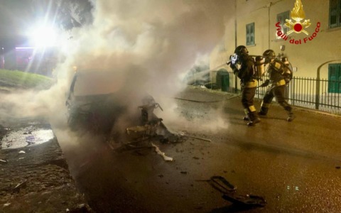 Auto a fuoco a Bologna e in provincia: interventi dei vigili del fuoco