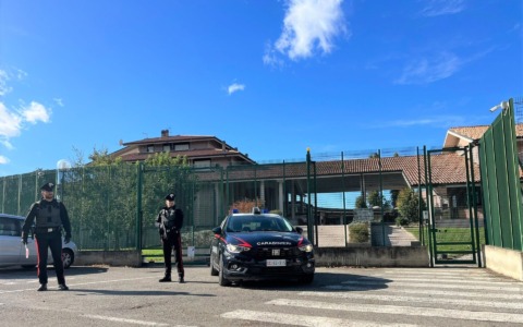 Minerbio, fugge in sella ad uno scooter (rubato) con un passeggero: bloccato e arrestato dai Carabinieri