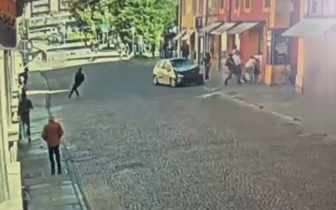 Tentata strage a Modena, lieve miglioramento per i feriti