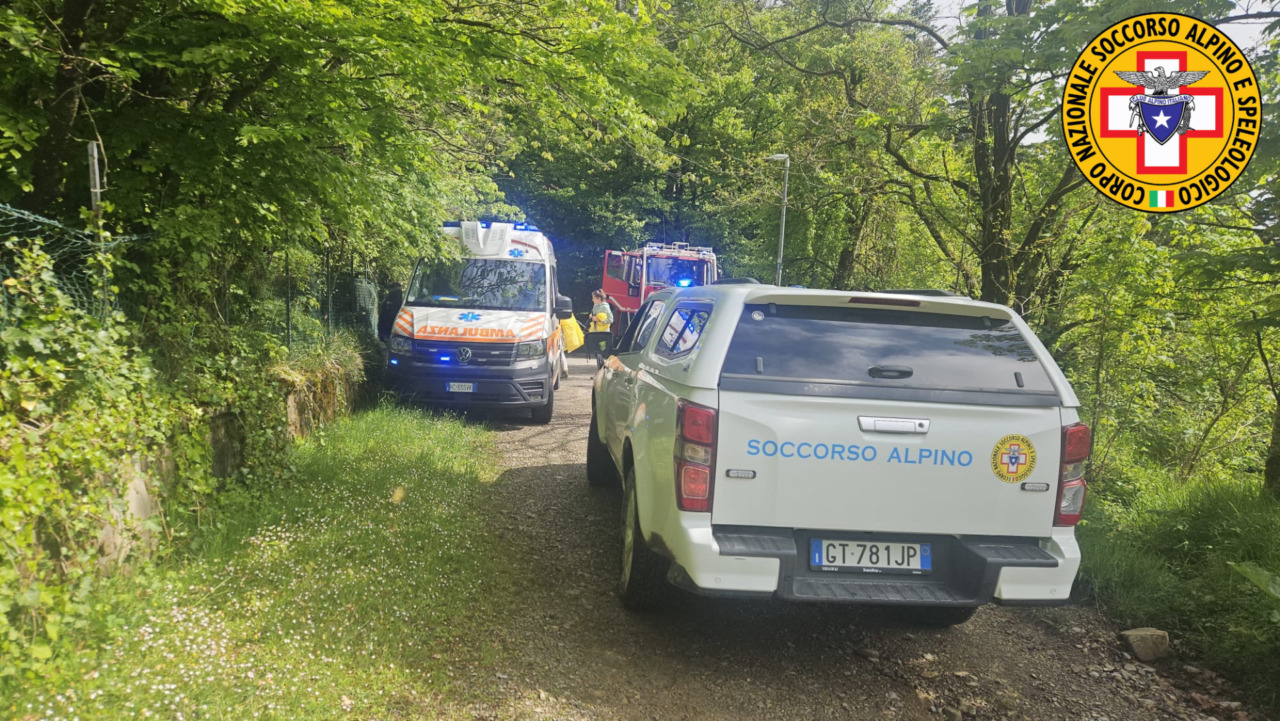 Escursionista cade lungo la via degli Dei: intervento del Soccorso Alpino