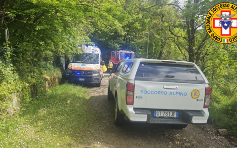 Escursionista cade lungo la via degli Dei: intervento del Soccorso Alpino