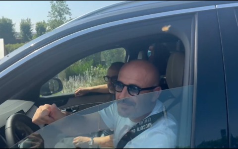 Italiano scappa con un “Forza Bologna!”