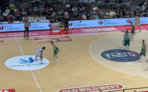 Fortitudo-Avellino senza storia: 76 a 58