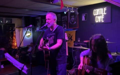 Federico Aicardi si è esibito al Cortile Cafè  a Bologna