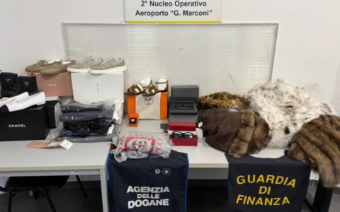 Viaggiatore tenta di esportare in Russia articoli di lusso per 40mila euro: intercettato al Marconi e denunciato