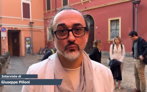 Presidio dei residenti e dei commercianti in via Parigi per segnalare il degrado