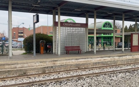 Incidente in stazione a Crespellano: scivola dalla banchina sui binari, 16enne ferita