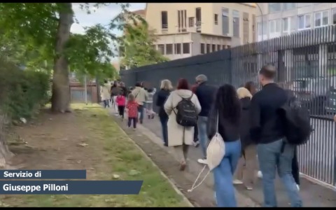 Una camminata antidegrado organizzata dai residenti della zona attorno ai giardini Fava
