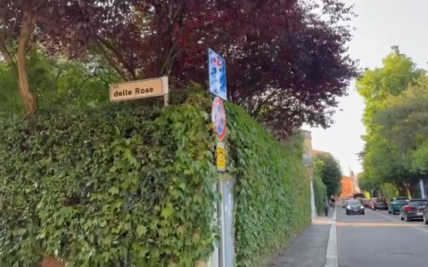 Buche e auto a tutta velocità: i residenti di via delle Rose (e via Castiglione) chiedono ‘più sicurezza’