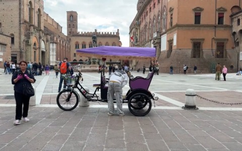 Turismo, la “viola” sbarca a Bologna