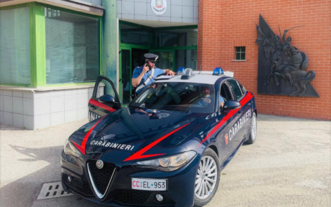 Cittadino con bandiera italiana rischia di investire due scioperanti: arrestato