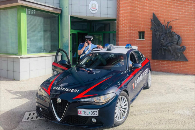 Cittadino con bandiera italiana rischia di investire due scioperanti: arrestato