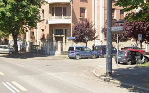 Aggredito e rapinato in via Donato Creti