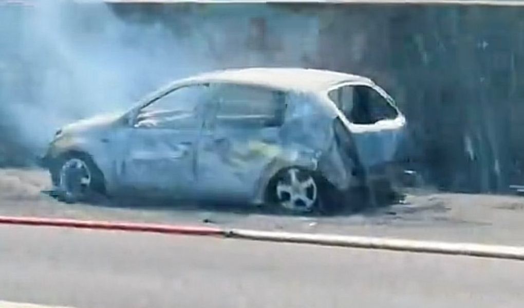 Auto prende fuoco in tangenziale a Bologna, lunghe code