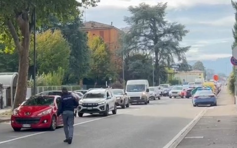 Finto carabiniere raggira un’anziana a Borgo Panigale, bloccato grazie all’aiuto dei vicini