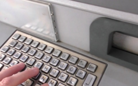 A Bologna anziana derubata di 2mila euro mentre faceva bancomat