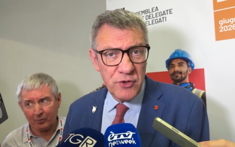 Lavoro e caldo all’assemblea della Cgil. Maurizio Landini: “A certe temperature non si deve lavorare”