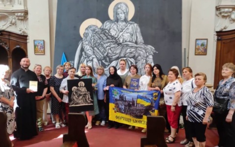 Nella parrocchia San Michele dei Leprosetti a Bologna è stato presentato il quadro collettivo “Pietà ucraina”