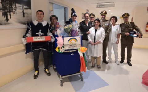 Ansabbio tra le corsie del Rizzoli con il “Giro del Sorriso” insieme all’Esercito Italiano