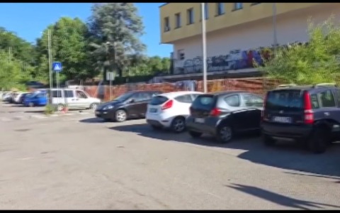 Via Mainoldi, arriva l’ordinanza del Comune che vieta il parcheggio dei camper