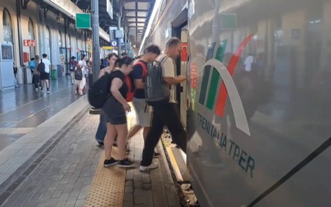 Trenitalia potenzia il servizio per l’estate