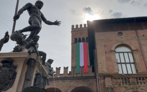 2 giugno, Bologna celebra in Piazza Maggiore gli 80 anni della Repubblica e il voto alle donne